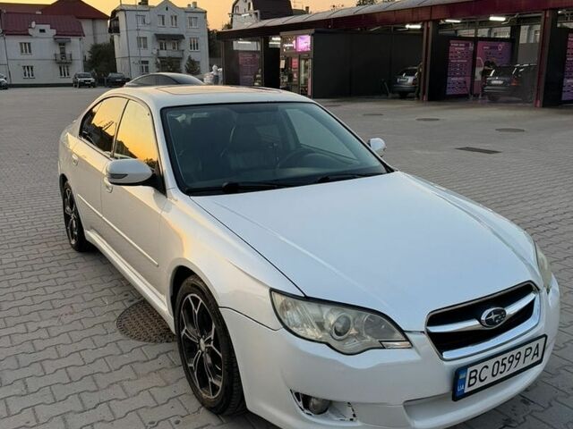 Білий Субару Легасі, об'ємом двигуна 1.99 л та пробігом 279 тис. км за 5000 $, фото 1 на Automoto.ua