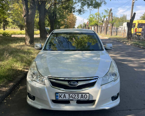 Білий Субару Легасі, об'ємом двигуна 1.99 л та пробігом 198 тис. км за 7050 $, фото 1 на Automoto.ua