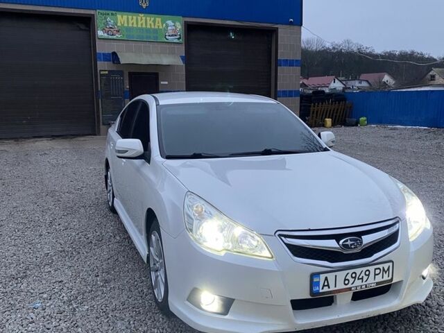Белый Субару Легаси, объемом двигателя 2 л и пробегом 170 тыс. км за 7000 $, фото 1 на Automoto.ua
