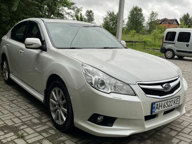 Білий Субару Легасі, об'ємом двигуна 2.5 л та пробігом 217 тис. км за 4400 $, фото 1 на Automoto.ua