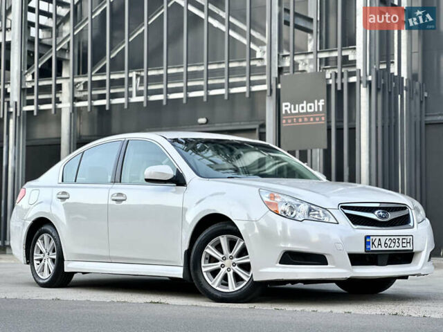Білий Субару Легасі, об'ємом двигуна 2.5 л та пробігом 207 тис. км за 7800 $, фото 1 на Automoto.ua
