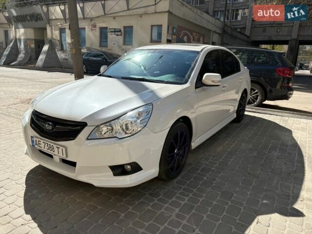 Білий Субару Легасі, об'ємом двигуна 1.99 л та пробігом 237 тис. км за 7800 $, фото 1 на Automoto.ua