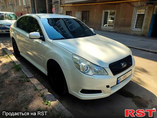 Білий Субару Легасі, об'ємом двигуна 2.5 л та пробігом 240 тис. км за 9000 $, фото 1 на Automoto.ua