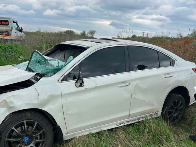 Білий Субару Легасі, об'ємом двигуна 2.5 л та пробігом 250 тис. км за 4800 $, фото 1 на Automoto.ua