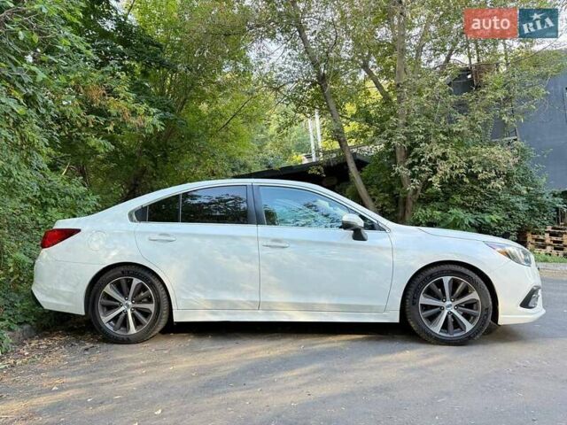 Білий Субару Легасі, об'ємом двигуна 2.46 л та пробігом 87 тис. км за 17000 $, фото 1 на Automoto.ua
