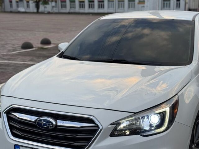Білий Субару Легасі, об'ємом двигуна 2.5 л та пробігом 77 тис. км за 18000 $, фото 1 на Automoto.ua