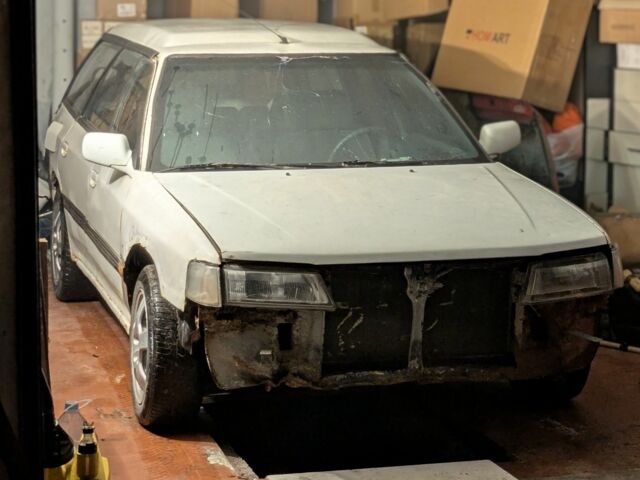 Белый Субару Легаси, объемом двигателя 2.2 л и пробегом 350 тыс. км за 700 $, фото 1 на Automoto.ua