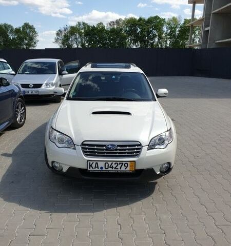 Белый Субару Легаси, объемом двигателя 2 л и пробегом 250 тыс. км за 4500 $, фото 1 на Automoto.ua