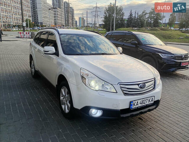 Білий Субару Легасі, об'ємом двигуна 2.46 л та пробігом 250 тис. км за 6500 $, фото 1 на Automoto.ua