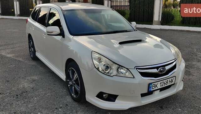Білий Субару Легасі, об'ємом двигуна 2 л та пробігом 225 тис. км за 7600 $, фото 1 на Automoto.ua