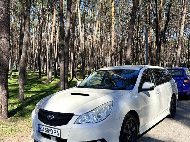 Білий Субару Легасі, об'ємом двигуна 2 л та пробігом 208 тис. км за 8200 $, фото 1 на Automoto.ua