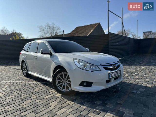 Белый Субару Легаси, объемом двигателя 2.46 л и пробегом 180 тыс. км за 10200 $, фото 1 на Automoto.ua