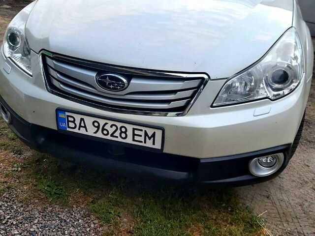 Белый Субару Легаси, объемом двигателя 2.5 л и пробегом 226 тыс. км за 11500 $, фото 1 на Automoto.ua