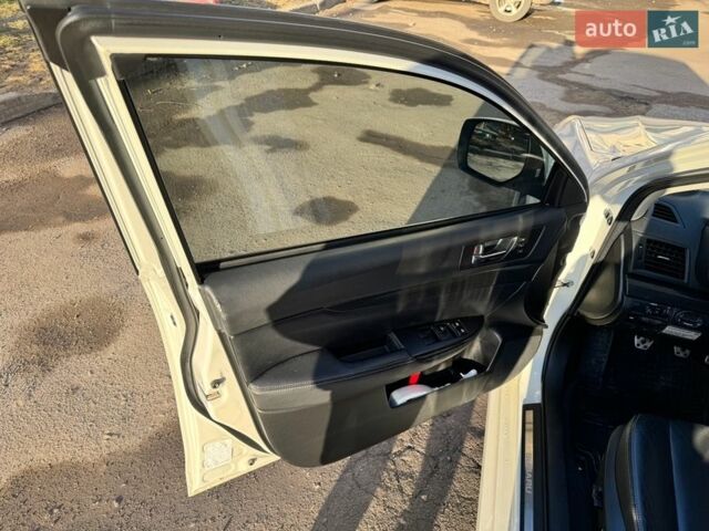 Белый Субару Легаси, объемом двигателя 2 л и пробегом 230 тыс. км за 11000 $, фото 1 на Automoto.ua