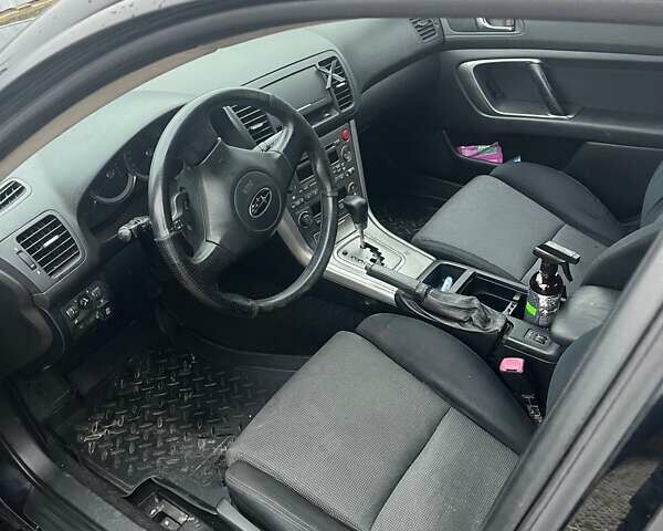 Черный Субару Легаси, объемом двигателя 2 л и пробегом 322 тыс. км за 4500 $, фото 1 на Automoto.ua