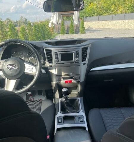 Черный Субару Легаси, объемом двигателя 2 л и пробегом 298 тыс. км за 7500 $, фото 1 на Automoto.ua