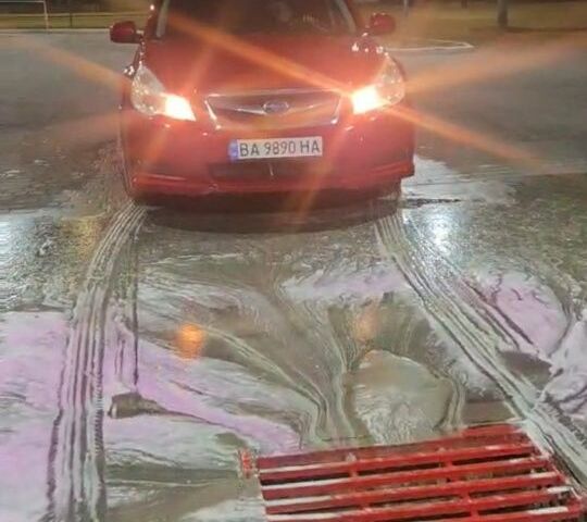 Красный Субару Легаси, объемом двигателя 2.5 л и пробегом 250 тыс. км за 4727 $, фото 1 на Automoto.ua