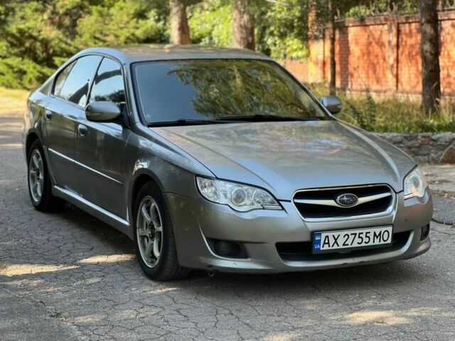 Сірий Субару Легасі, об'ємом двигуна 2 л та пробігом 200 тис. км за 6300 $, фото 1 на Automoto.ua