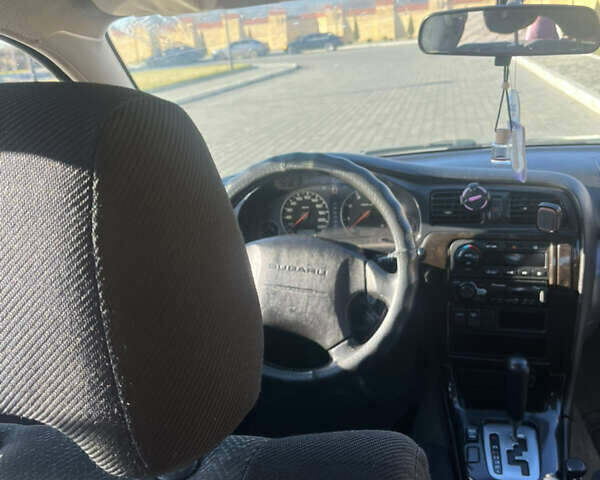 Сірий Субару Легасі, об'ємом двигуна 2 л та пробігом 300 тис. км за 4000 $, фото 1 на Automoto.ua