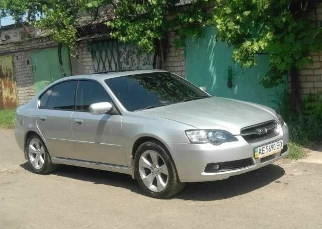 Сірий Субару Легасі, об'ємом двигуна 3 л та пробігом 203 тис. км за 5691 $, фото 1 на Automoto.ua