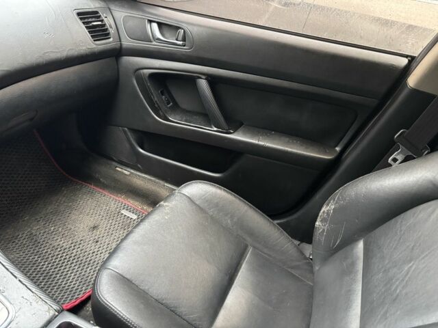 Серый Субару Легаси, объемом двигателя 2 л и пробегом 300 тыс. км за 4400 $, фото 1 на Automoto.ua