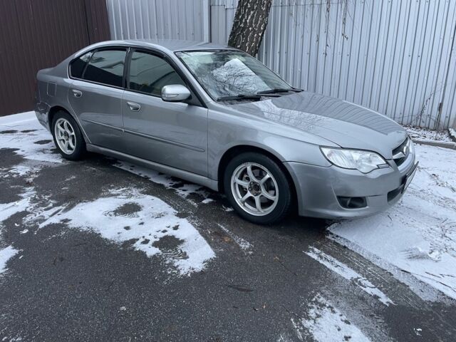 Сірий Субару Легасі, об'ємом двигуна 2 л та пробігом 300 тис. км за 5000 $, фото 1 на Automoto.ua