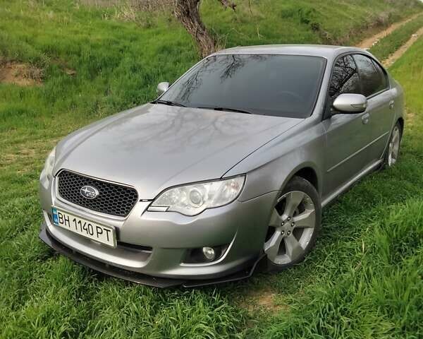 Серый Субару Легаси, объемом двигателя 2.5 л и пробегом 177 тыс. км за 6700 $, фото 1 на Automoto.ua