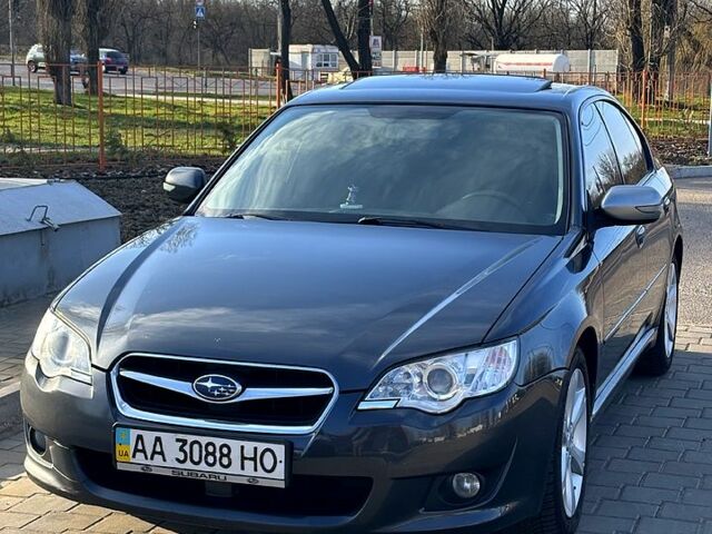 Серый Субару Легаси, объемом двигателя 2 л и пробегом 210 тыс. км за 6200 $, фото 1 на Automoto.ua