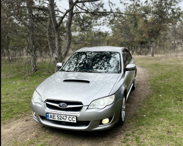 Сірий Субару Легасі, об'ємом двигуна 2 л та пробігом 265 тис. км за 6400 $, фото 1 на Automoto.ua