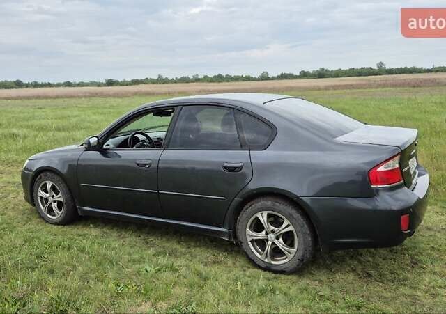 Серый Субару Легаси, объемом двигателя 1.99 л и пробегом 250 тыс. км за 5500 $, фото 1 на Automoto.ua