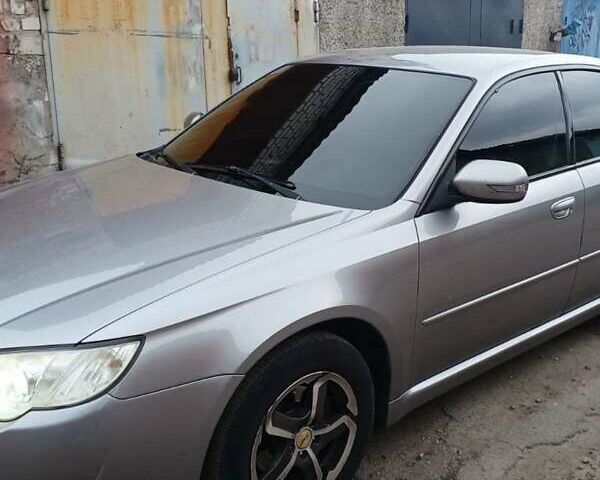 Сірий Субару Легасі, об'ємом двигуна 2 л та пробігом 240 тис. км за 6500 $, фото 1 на Automoto.ua