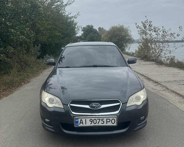 Сірий Субару Легасі, об'ємом двигуна 2 л та пробігом 280 тис. км за 5400 $, фото 1 на Automoto.ua