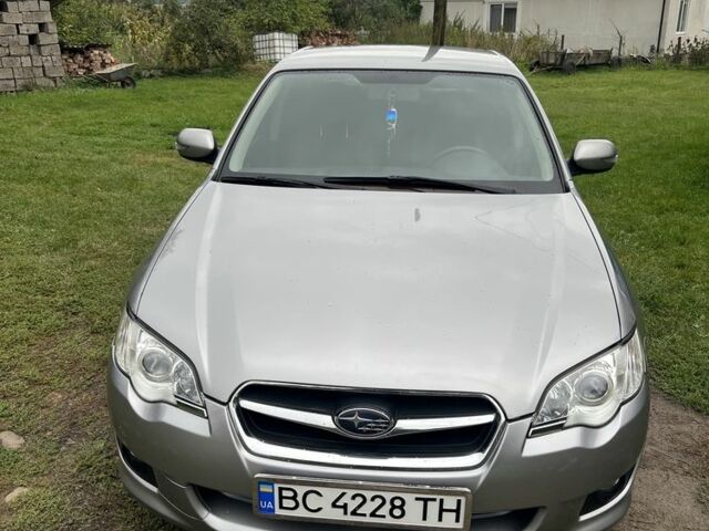 Сірий Субару Легасі, об'ємом двигуна 2 л та пробігом 170 тис. км за 6000 $, фото 1 на Automoto.ua