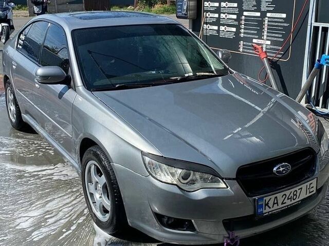 Сірий Субару Легасі, об'ємом двигуна 2 л та пробігом 310 тис. км за 4300 $, фото 1 на Automoto.ua