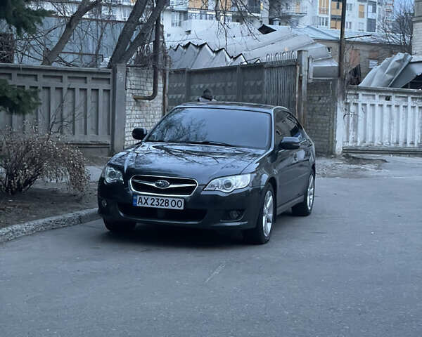 Сірий Субару Легасі, об'ємом двигуна 2 л та пробігом 165 тис. км за 7000 $, фото 1 на Automoto.ua