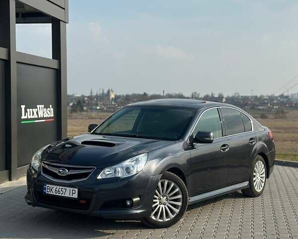 Сірий Субару Легасі, об'ємом двигуна 2 л та пробігом 250 тис. км за 4999 $, фото 1 на Automoto.ua