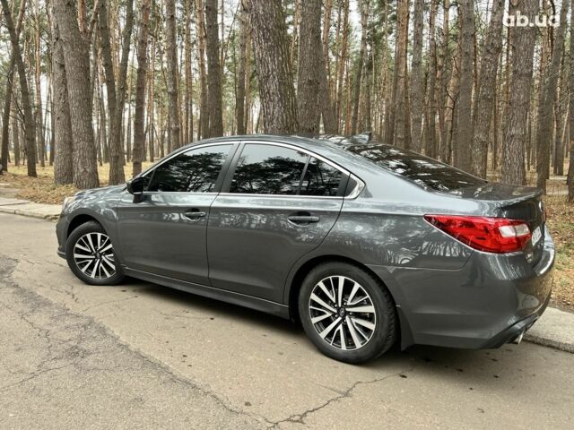 Серый Субару Легаси, объемом двигателя 2.5 л и пробегом 140 тыс. км за 13250 $, фото 1 на Automoto.ua