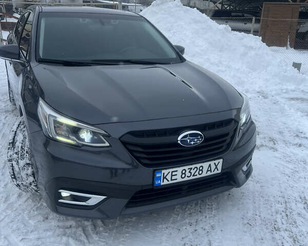 Серый Субару Легаси, объемом двигателя 2.39 л и пробегом 117 тыс. км за 18000 $, фото 1 на Automoto.ua