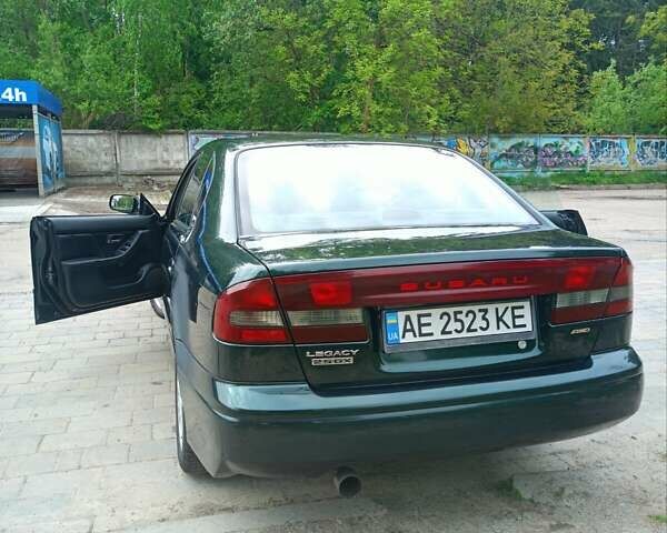 Зеленый Субару Легаси, объемом двигателя 2.5 л и пробегом 319 тыс. км за 2200 $, фото 1 на Automoto.ua
