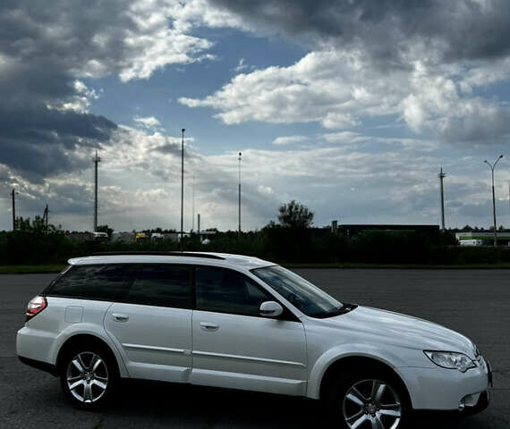 Білий Субару Аутбек, об'ємом двигуна 2.5 л та пробігом 152 тис. км за 7800 $, фото 1 на Automoto.ua