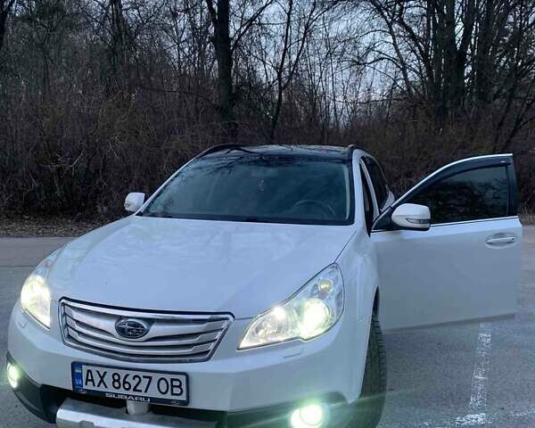 Білий Субару Аутбек, об'ємом двигуна 2.46 л та пробігом 167 тис. км за 10000 $, фото 1 на Automoto.ua