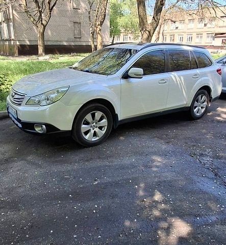 Білий Субару Аутбек, об'ємом двигуна 2.46 л та пробігом 160 тис. км за 9500 $, фото 1 на Automoto.ua