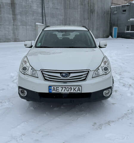 Білий Субару Аутбек, об'ємом двигуна 2.46 л та пробігом 210 тис. км за 8500 $, фото 1 на Automoto.ua