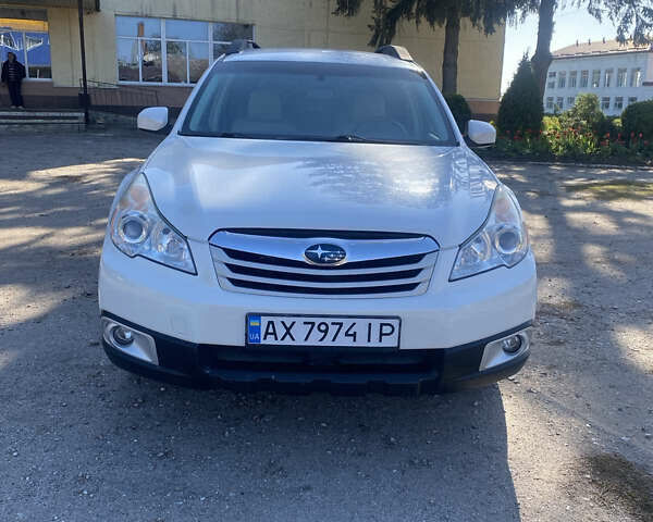 Белый Субару Аутбек, объемом двигателя 2.5 л и пробегом 95 тыс. км за 11300 $, фото 1 на Automoto.ua
