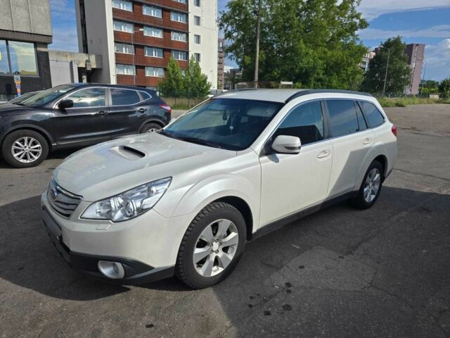 Белый Субару Аутбек, объемом двигателя 0 л и пробегом 290 тыс. км за 6497 $, фото 1 на Automoto.ua