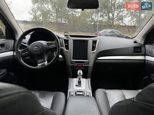 Білий Субару Аутбек, об'ємом двигуна 2 л та пробігом 197 тис. км за 11000 $, фото 1 на Automoto.ua