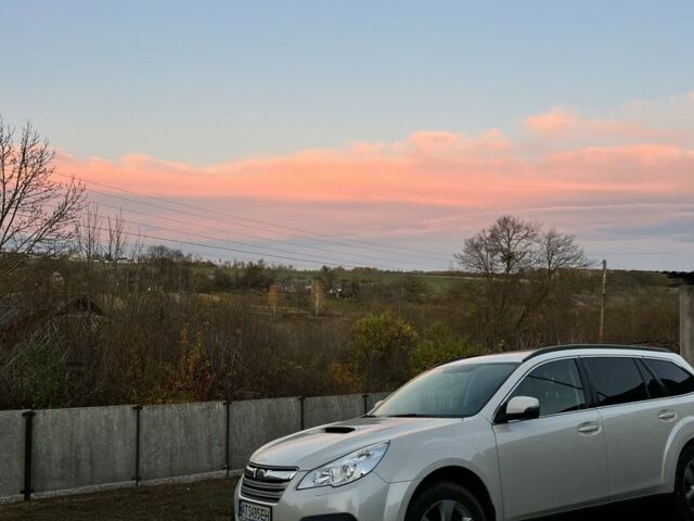 Белый Субару Аутбек, объемом двигателя 2 л и пробегом 220 тыс. км за 11000 $, фото 1 на Automoto.ua