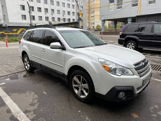 Белый Субару Аутбек, объемом двигателя 0 л и пробегом 220 тыс. км за 11500 $, фото 1 на Automoto.ua