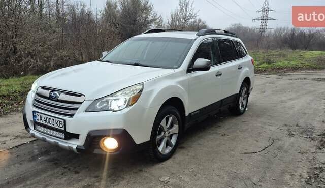 Білий Субару Аутбек, об'ємом двигуна 2.46 л та пробігом 280 тис. км за 11000 $, фото 1 на Automoto.ua