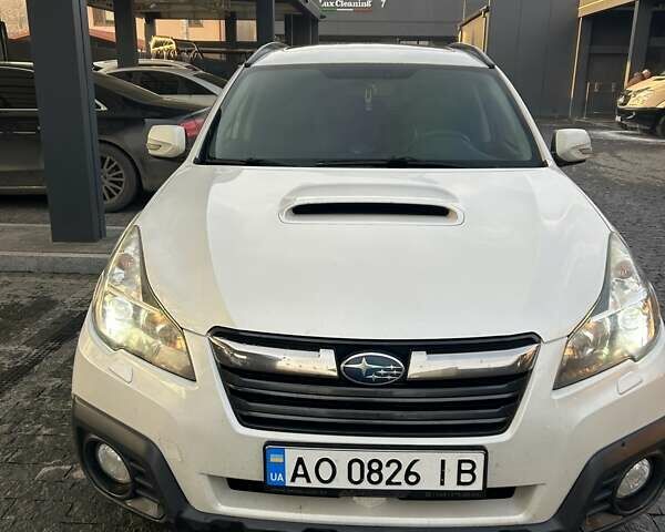 Белый Субару Аутбек, объемом двигателя 2 л и пробегом 255 тыс. км за 9700 $, фото 1 на Automoto.ua
